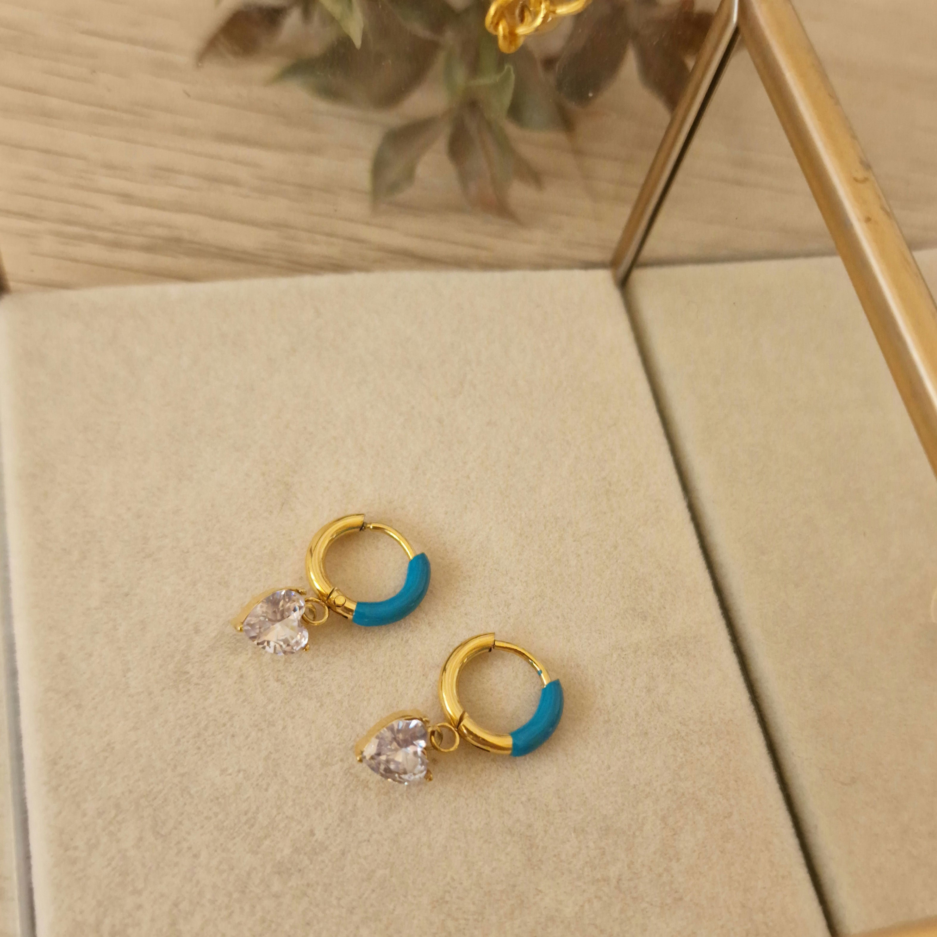 Pendientes de corazón con esmaltado de colores en acero dorado - DiversoWomen