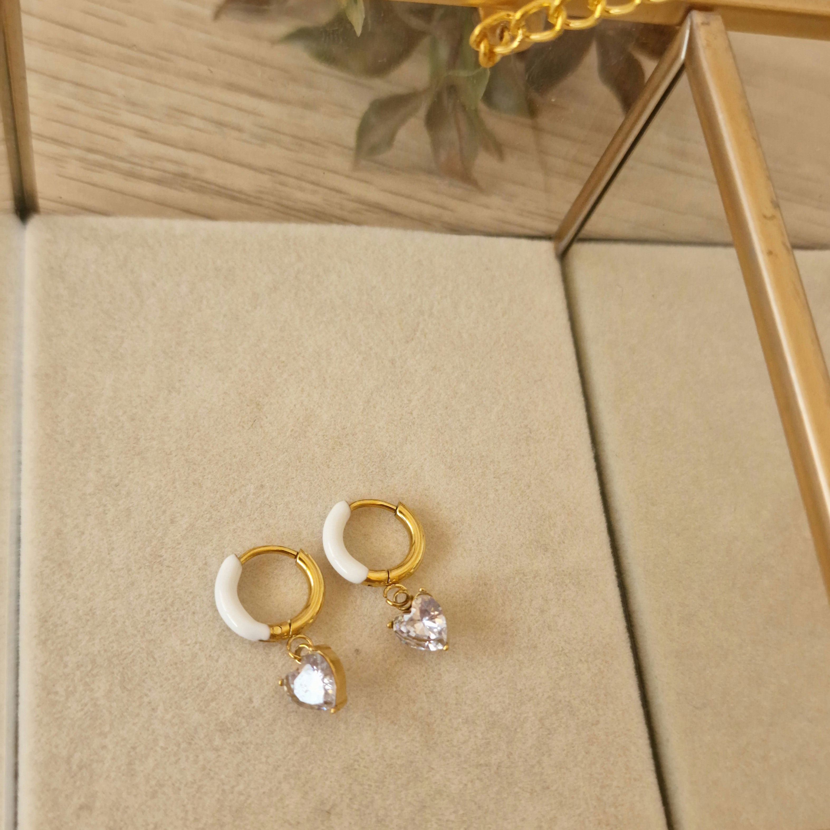 Pendientes de corazón con esmaltado de colores en acero dorado - DiversoWomen