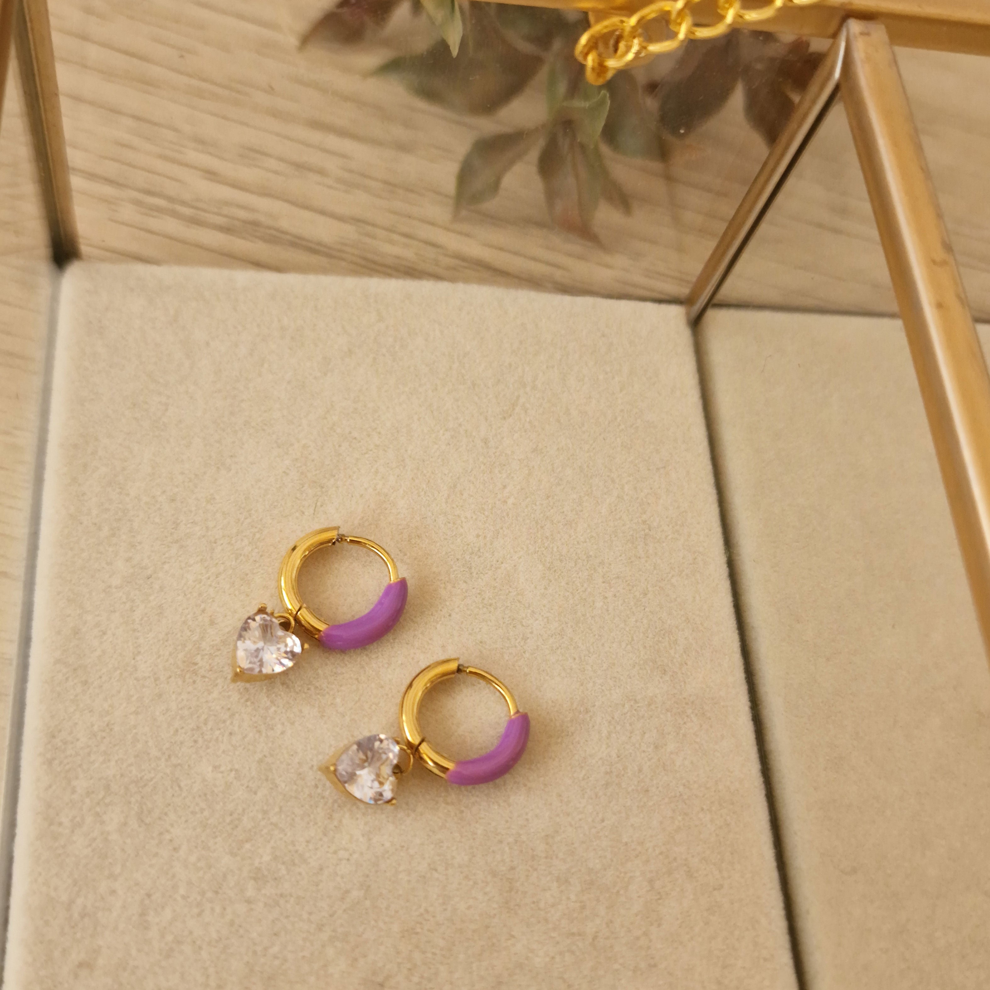 Pendientes de corazón con esmaltado de colores en acero dorado - DiversoWomen