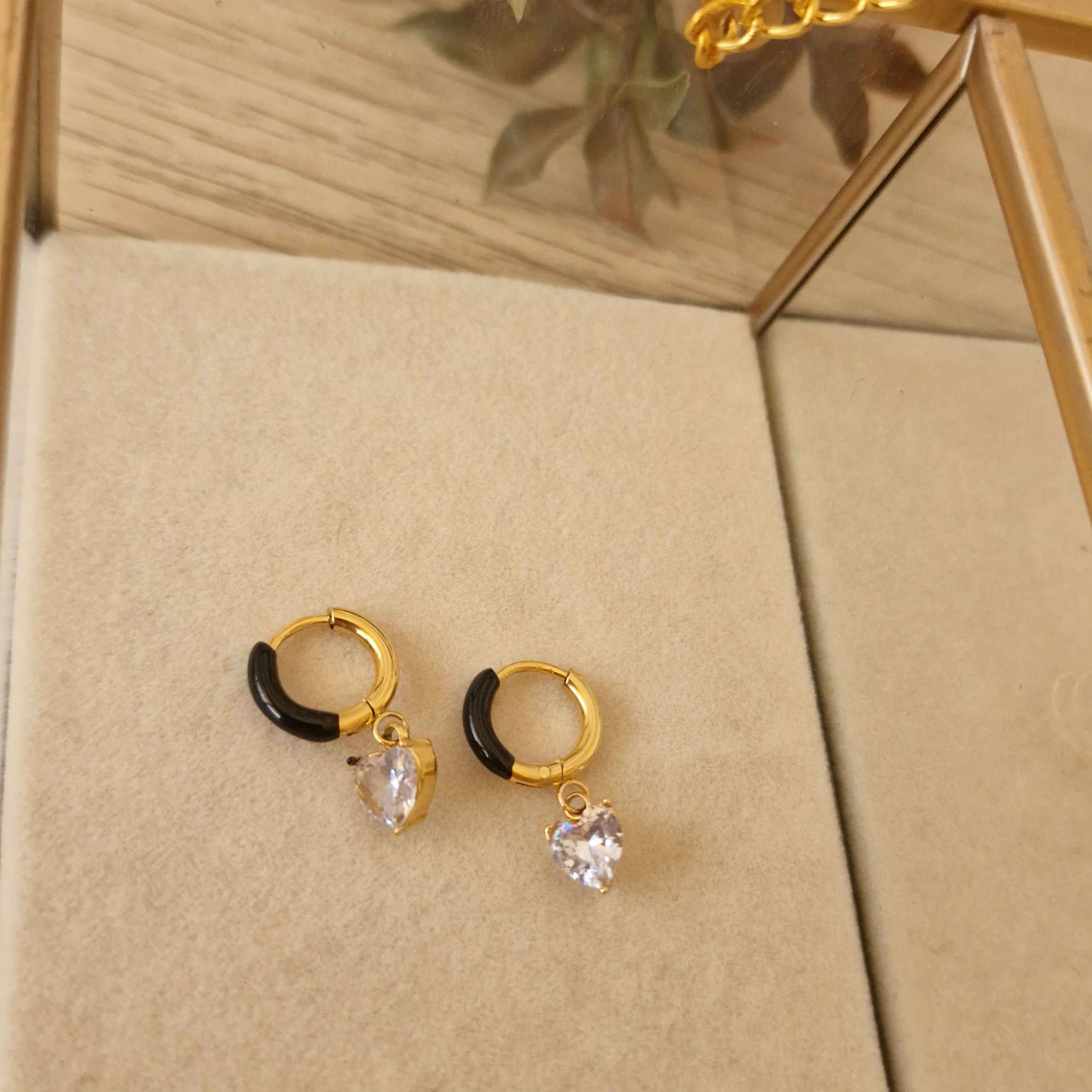 Pendientes de corazón con esmaltado de colores en acero dorado - DiversoWomen
