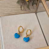 Pendientes con corazón esmaltado de colores en acero dorado - DiversoWomen