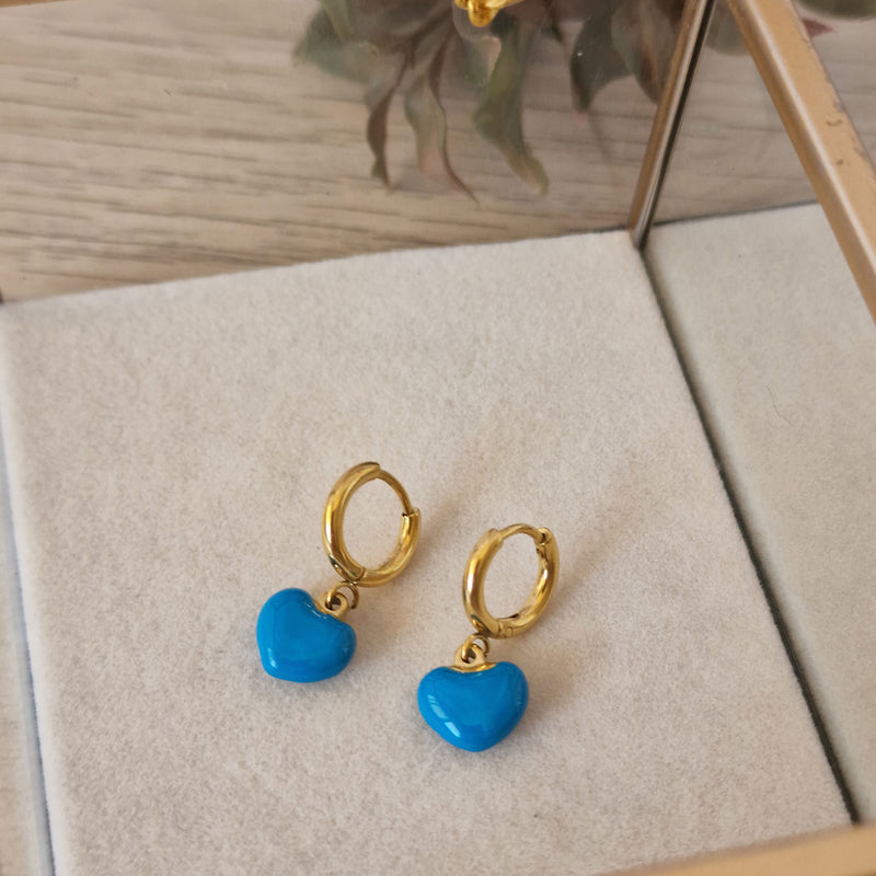 Pendientes con corazón esmaltado de colores en acero dorado - DiversoWomen