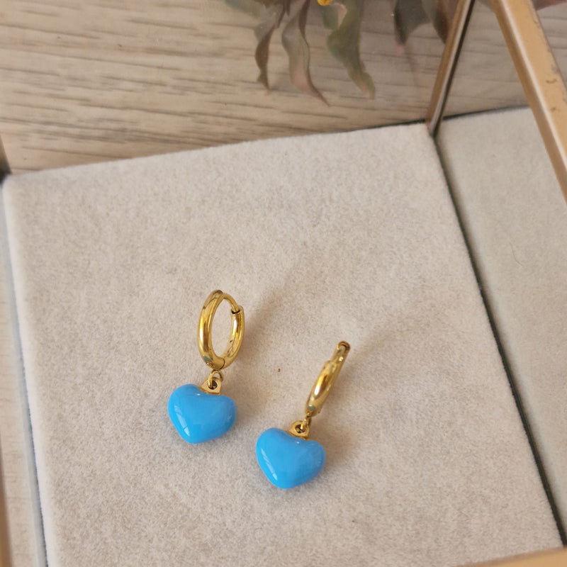 Pendientes con corazón esmaltado de colores en acero dorado - DiversoWomen