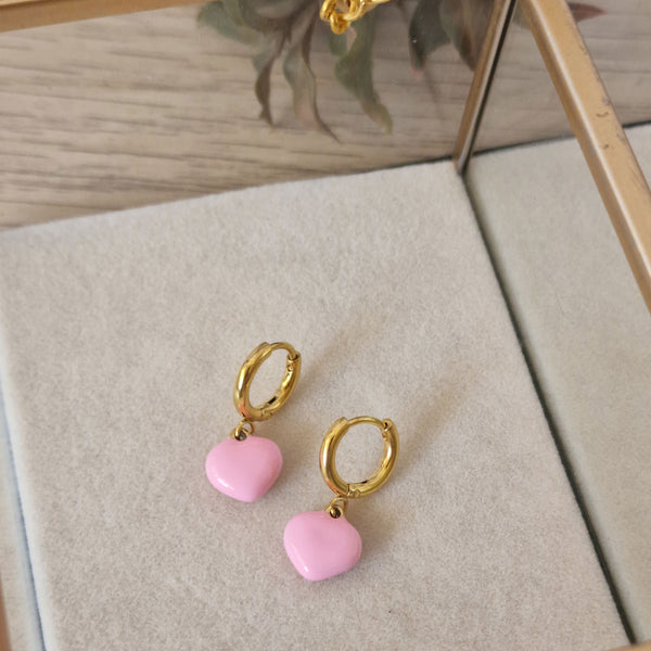 Pendientes con corazón esmaltado de colores en acero dorado - DiversoWomen